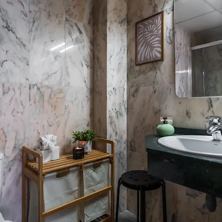 Tuguest Station With Parking Granada